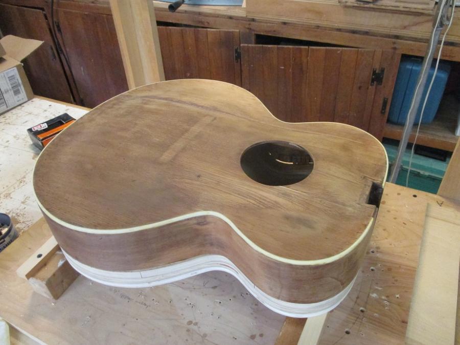 possible rebracing of vintage round hole archtop-img_2369-jpg