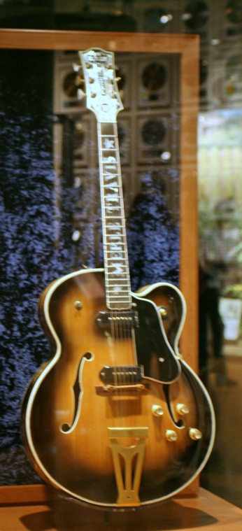 BigMike's Mega Heritage NGD...-gibson_super_400_-1952-_merle_travis-jpg